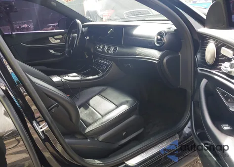 2022 Mercedes-Benz E 350 z USA, uszkodzony, nr VIN W1KZF8DB5NB049597